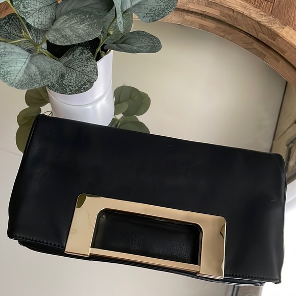 JustFab Handbags - Black fold over Clutch Purse